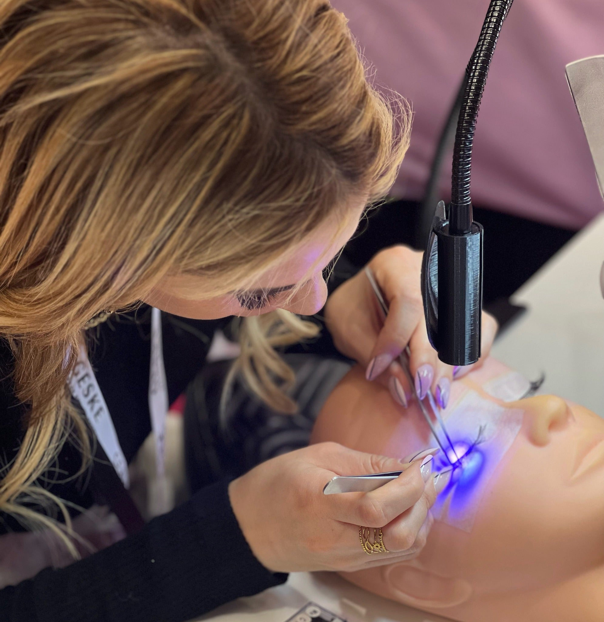 Introducing the Epitome of Lash Luxury Luxury Lash Academy™ LED Light